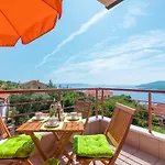 E&t With A Beautiful Pool Апартаменты Рабац