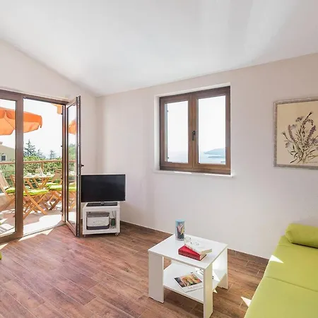 E&t With A Beautiful Pool *