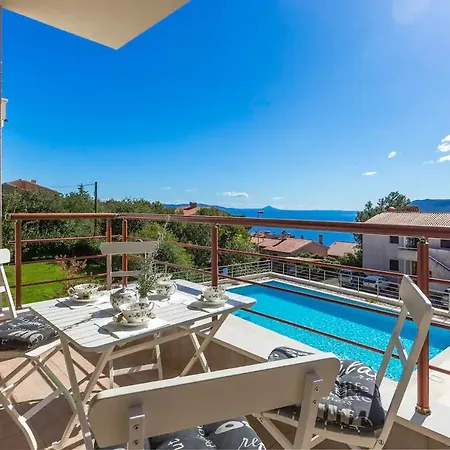 Apartment E&t With A Beautiful Pool Rabac