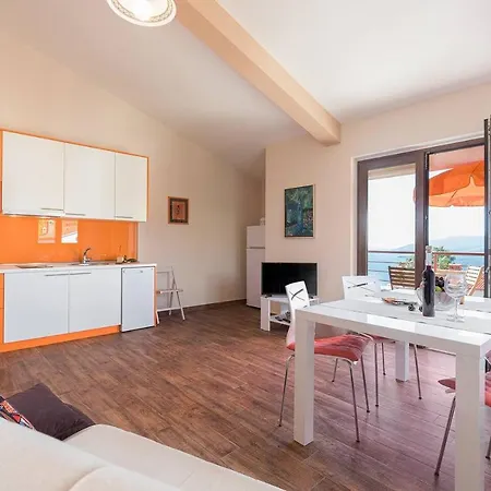 E&t With A Beautiful Pool Appartamento Rabac