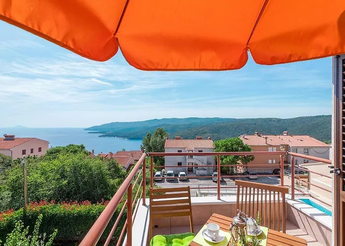 Appartamento E&t With A Beautiful Pool