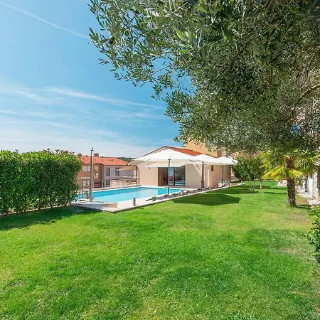 E&t With A Beautiful Pool Appartement Rabac