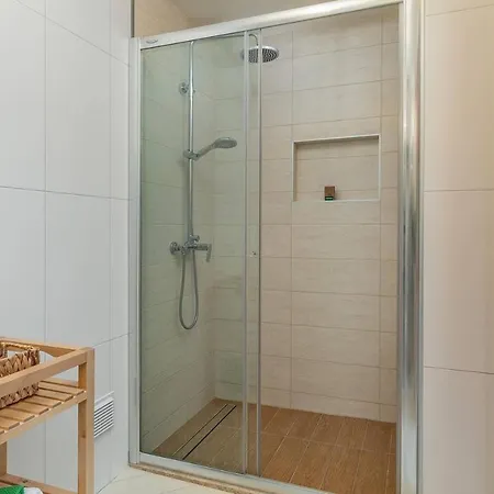 E&t With A Beautiful Pool Appartement *