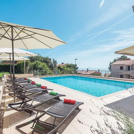 E&t With A Beautiful Pool * غاباس