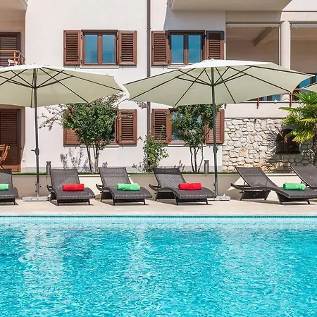 E&t With A Beautiful Pool Rabac