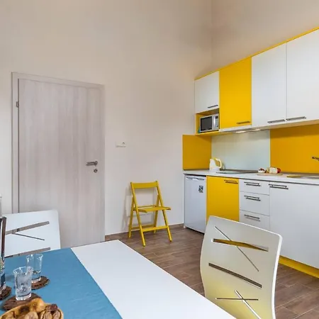 E&t With A Beautiful Pool Appartement