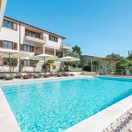 E&t With A Beautiful Pool * Rabac