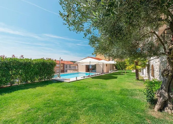 E&t With A Beautiful Pool Lägenhet Rabac