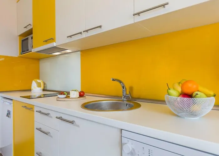 E&t With A Beautiful Pool *